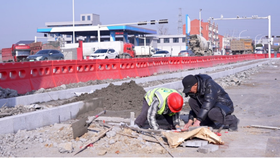 高场街道改建废弃水坑 打造便民小游园