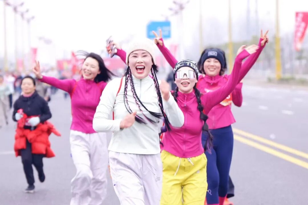 奔跑迎新年 聚力向未来