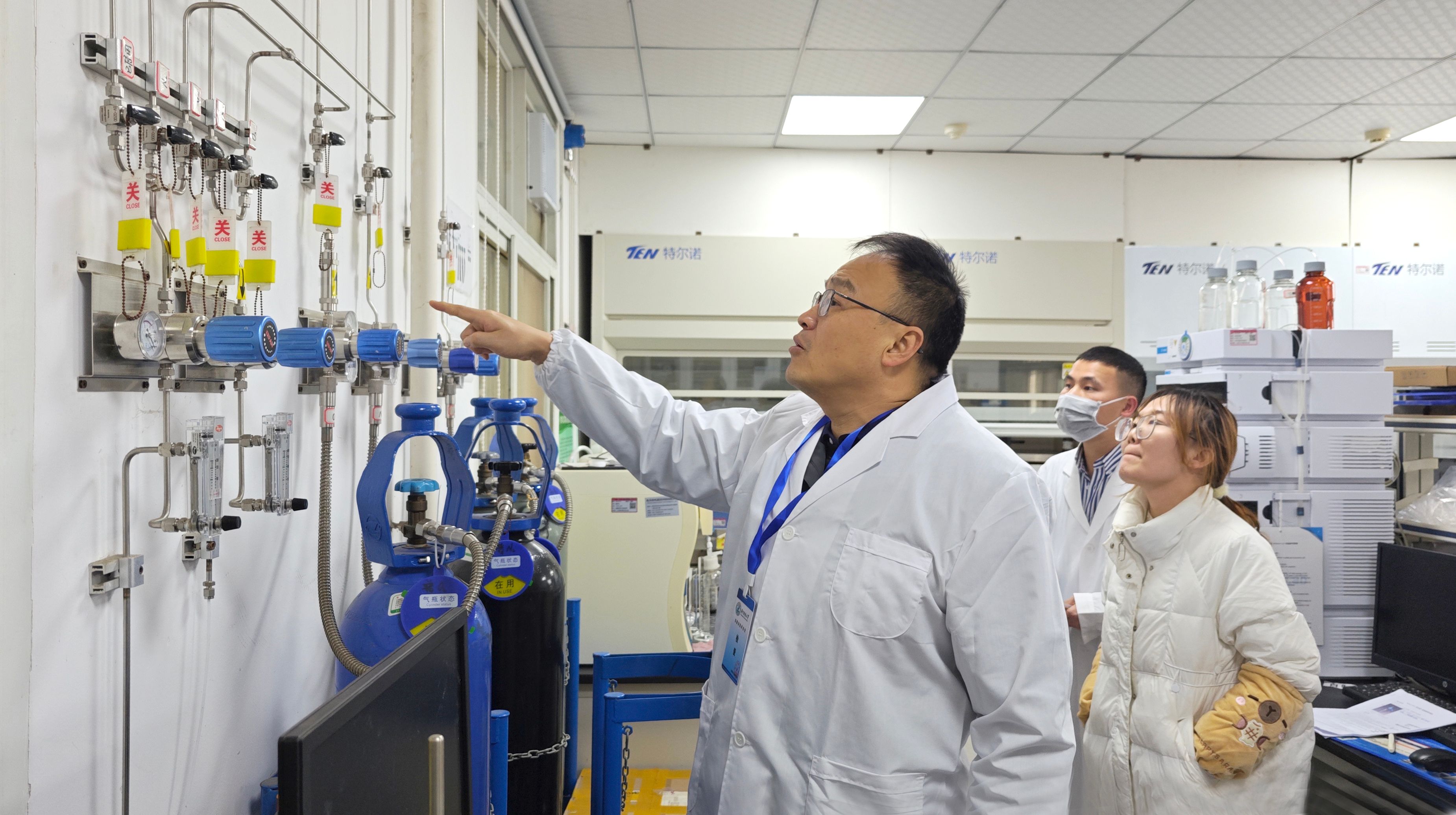 华中科技大学开展岁末实验室安全检查