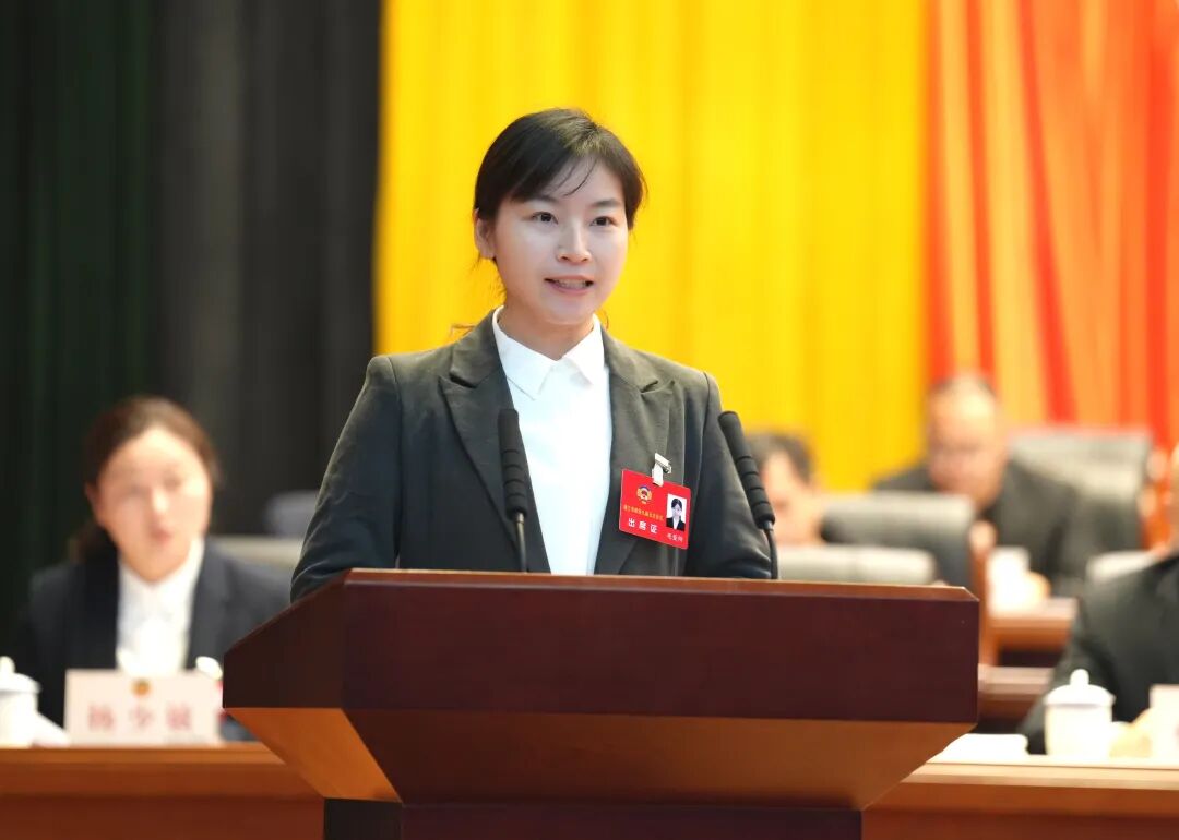 建言献策促发展 奋楫笃行启新程