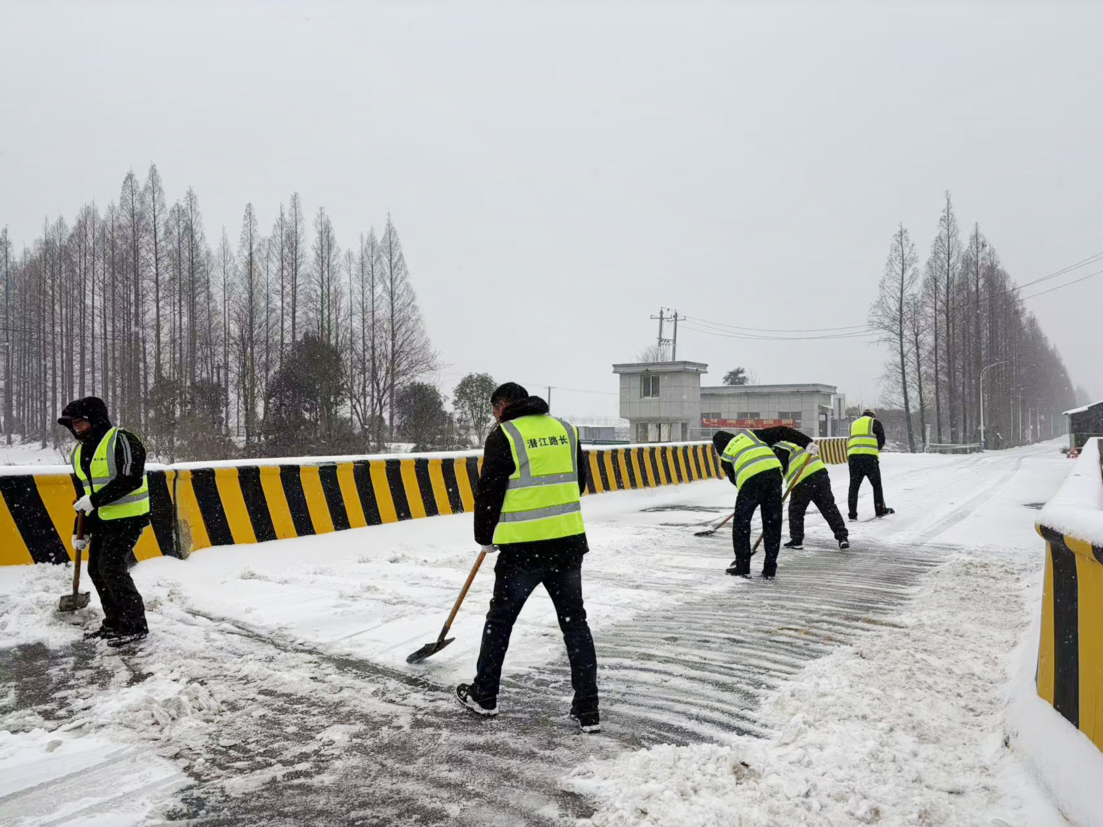 寒冬鏖战保平安——来自风雪一线的报告