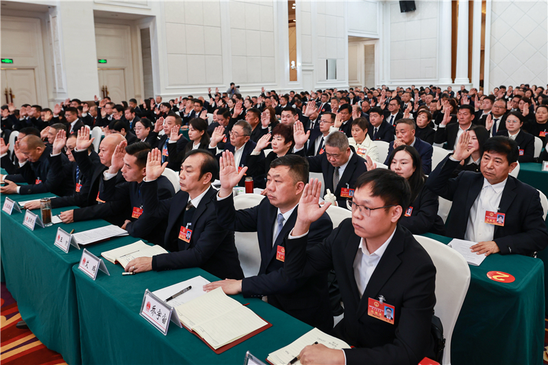 随州市五届人大六次会议闭幕
