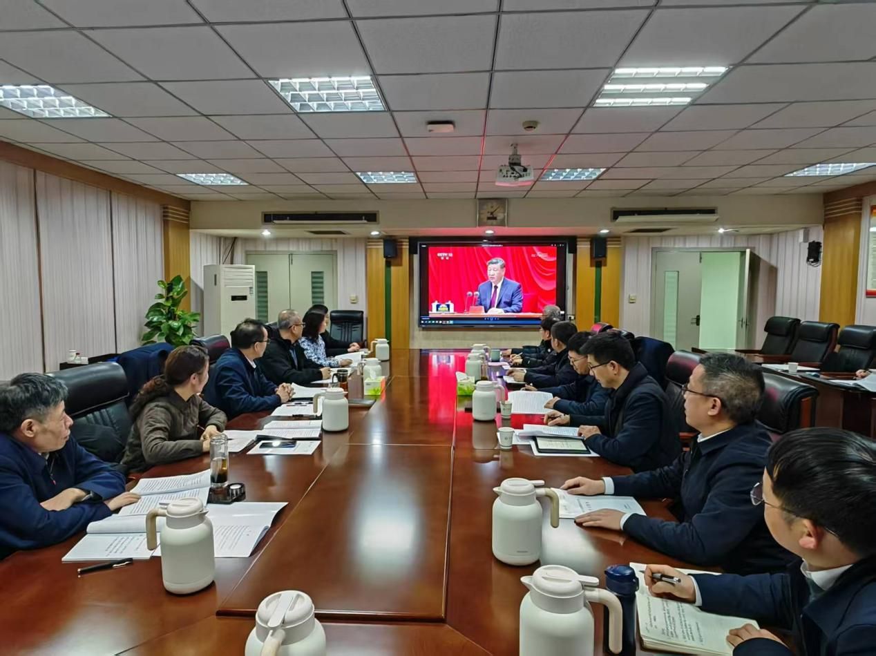 三峡大学召开党委理论学习中心组2026年第1次集体学习暨三峡大学领导班子2025年度民主生活会会前专题学习会