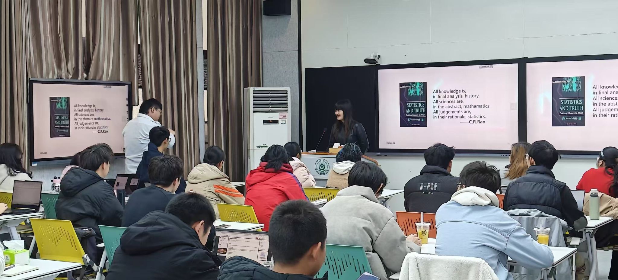 信息学院就“5+X”数据科学微专业建设答记者问