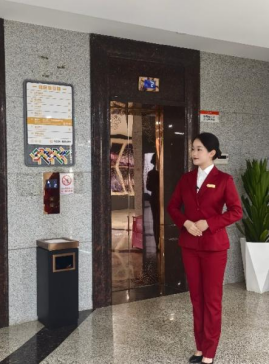 从绿茵到人潮，泓盈保障让“湘超”每一刻持续发光