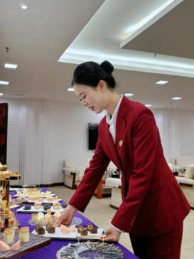 从绿茵到人潮，泓盈保障让“湘超”每一刻持续发光