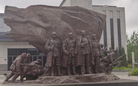 《元勋》群像雕塑落成仪式举行