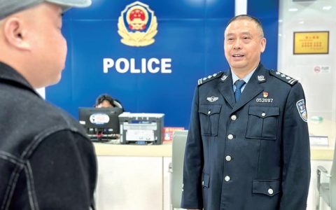 宋忠于：“汉语课堂”让少数民族居民在荆州有了“家”