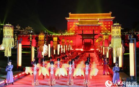 元旦小长假首日 东门“入城仪式”“楚风巡游”精彩亮相