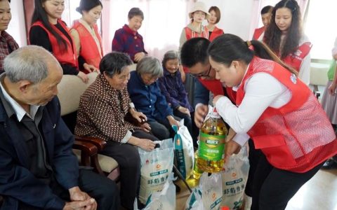 寒潮送温暖 潜江精准帮扶特殊困难老人