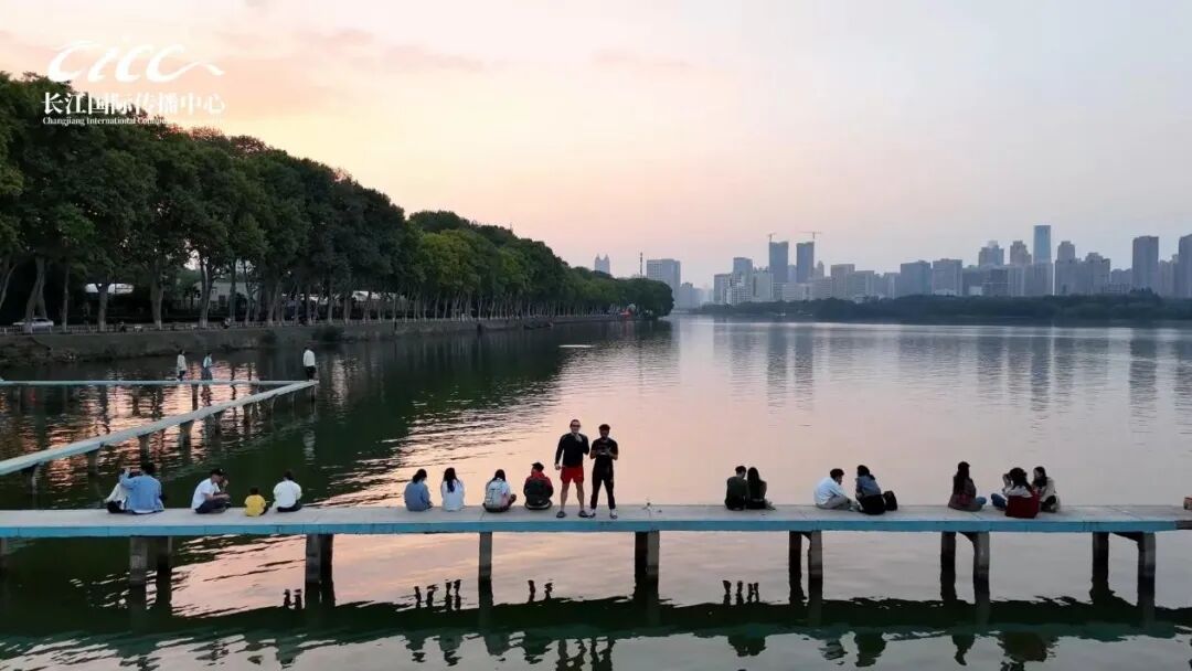 我的两会旁听证：一位俄罗斯学子观察中国的“武汉窗口”