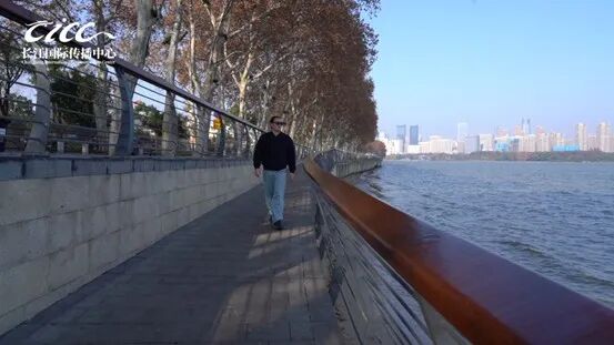 我的两会旁听证：一位俄罗斯学子观察中国的“武汉窗口”