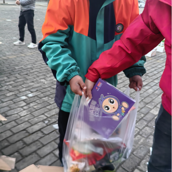 关爱特殊儿童,点亮希望之光——易视界公益在行动