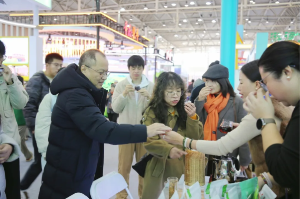 燕山映雪迎归客 邕水长流叙情深 ——北京校友举行 “双迎新” 联谊活动