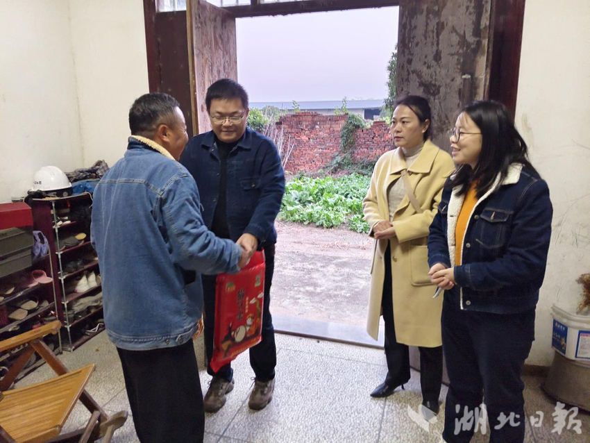 武穴万丈湖街道以“岗”促治：乡村振兴专职岗 筑牢防返贫底线