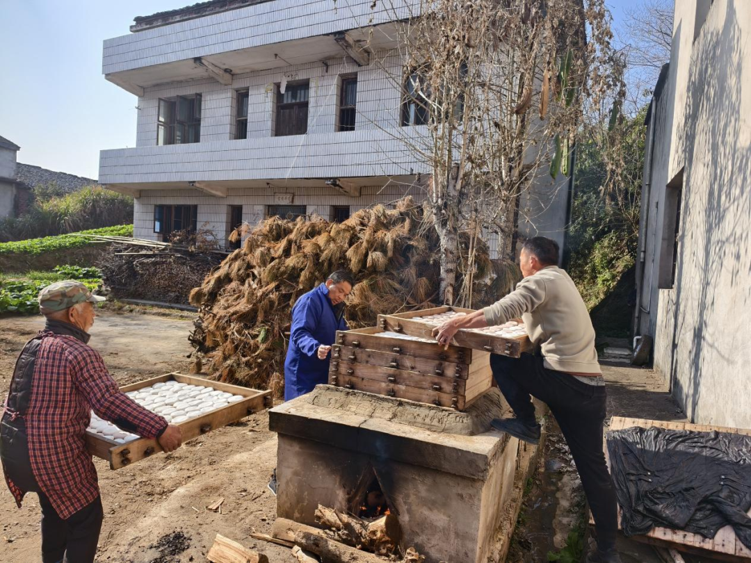 梅川镇龙顶寨：一笼“团圆粑”，蒸出合村新气象
