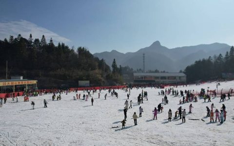 冰雪经济热英山