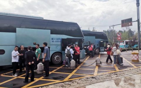 爱心车票铺就温暖归途 湖北理工护航学子返乡