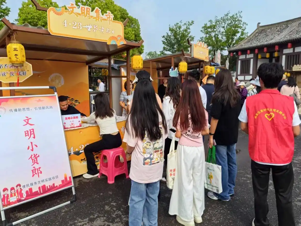 一头挑着民生冷暖，一头连着文明新风——“文明小货郎”打通服务群众“最后一米”