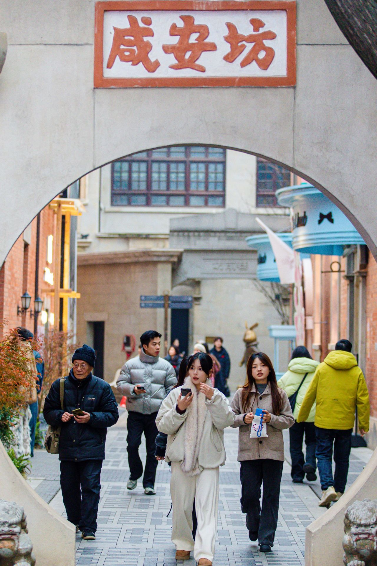 百年历史街区咸安坊火出圈，吸引年轻人“为情绪买单”