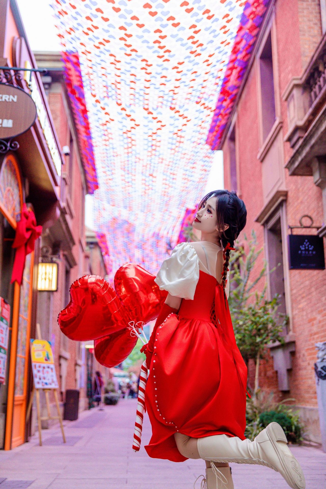 百年历史街区咸安坊火出圈，吸引年轻人“为情绪买单”