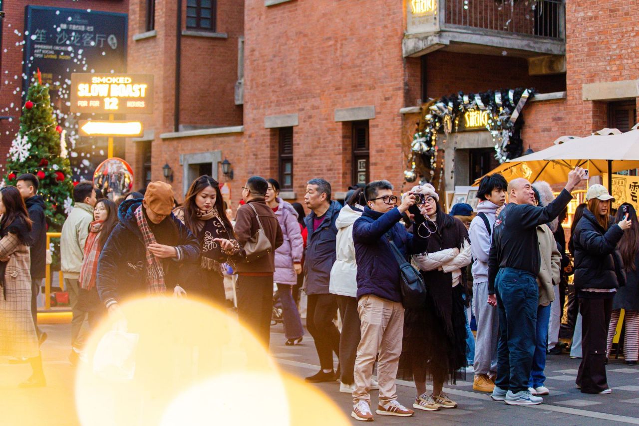 百年历史街区咸安坊火出圈，吸引年轻人“为情绪买单”