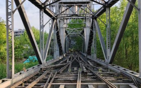 误差仅1.8毫米，中国十五冶建成国内首例跨越5线铁路栈桥