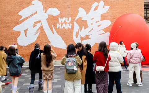 百年历史街区咸安坊火出圈，吸引年轻人“为情绪买单”