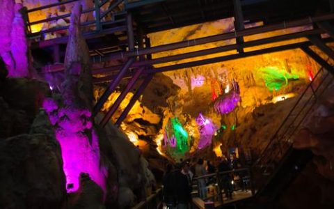 太乙洞焕新升级迎客 元旦首日逾千名游客体验科技光影秘境