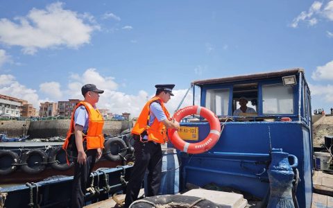 英山开展冬季渔船安全生产检查和宣传活动