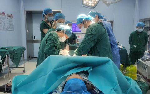 上海女孩跨越千里赴郑求医，中视眼科“眼胎修复术”助其重拾尊严