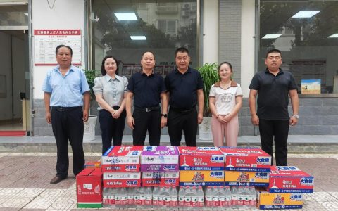 咸安区烟草专卖局开展客户走访活动