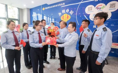 崇阳县烟草专卖局 呈新年祝福 绘同心未来