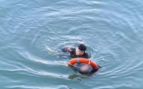 零下1℃  浠水新警奋不顾身跳水救人