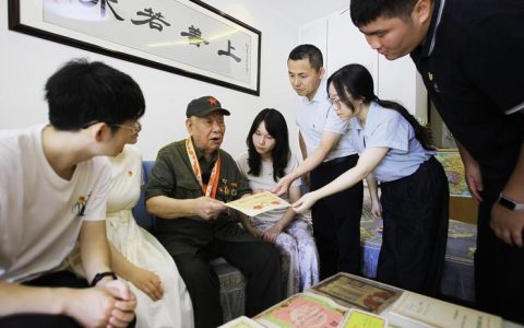 一枚军功章 双向奔赴情