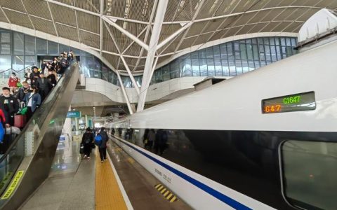 20分钟直达武汉！坐动车上下班是种什么体验……