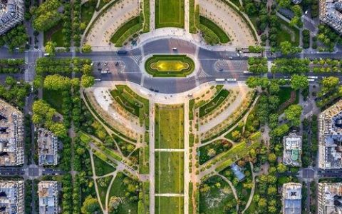 门户添“龙头”，沿线串联特色景观和活力空间，解放公园舞动1.5公里“黄金中轴线”