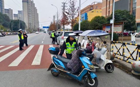 柔性执法 精准管控 宣传引导 咸安交警多举措护航学生平安路