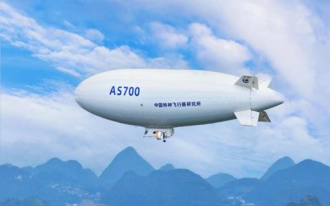 AS700载人飞艇实现全国首次商业飞行