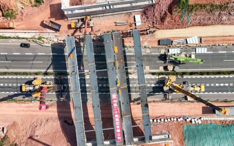 恩施市崔家坝服务区“开口子”工程连接线项目建设加速