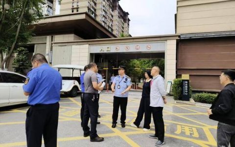 恩施市金子坝街道多部门联动整治营造整洁有序宜居环境