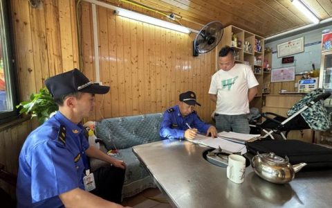 利川市餐饮油烟专项治理行动见成效