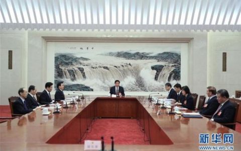 市九届人大六次会议举行主席团第一次会议