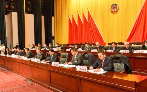 市政协九届五次会议举行参政议政发言 肖敏等到会听取委员发言张华忠主持