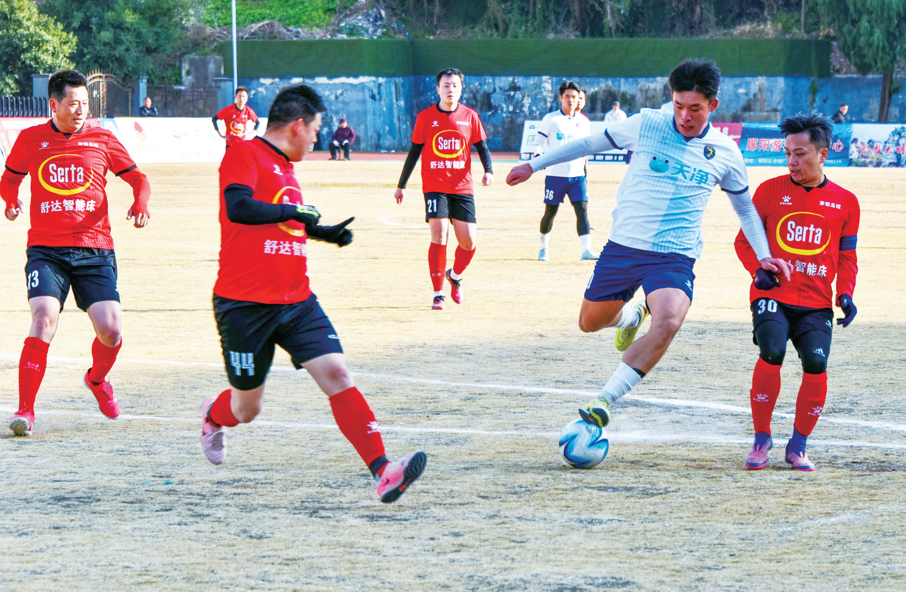 “堰超”联赛激战正酣