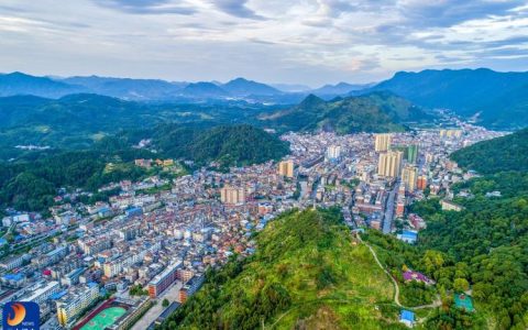 凝心聚力共谋发展 通山城乡面貌焕新颜