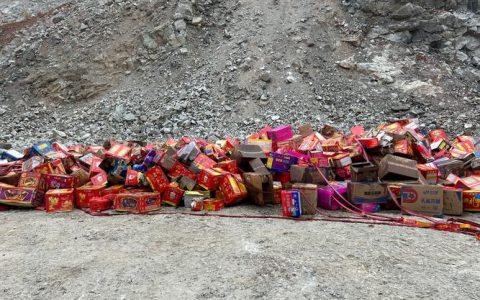 浠水县集中销毁非法烟花爆竹3600余件