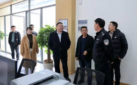 生命学院朱斌团队发现金属离子控制冠状病毒RNA内切酶活性