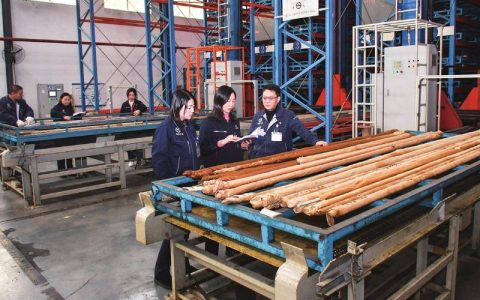 铆足干劲抓生产