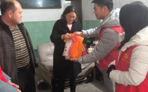 通城县隽水镇铁柱社区政策宣讲到家门